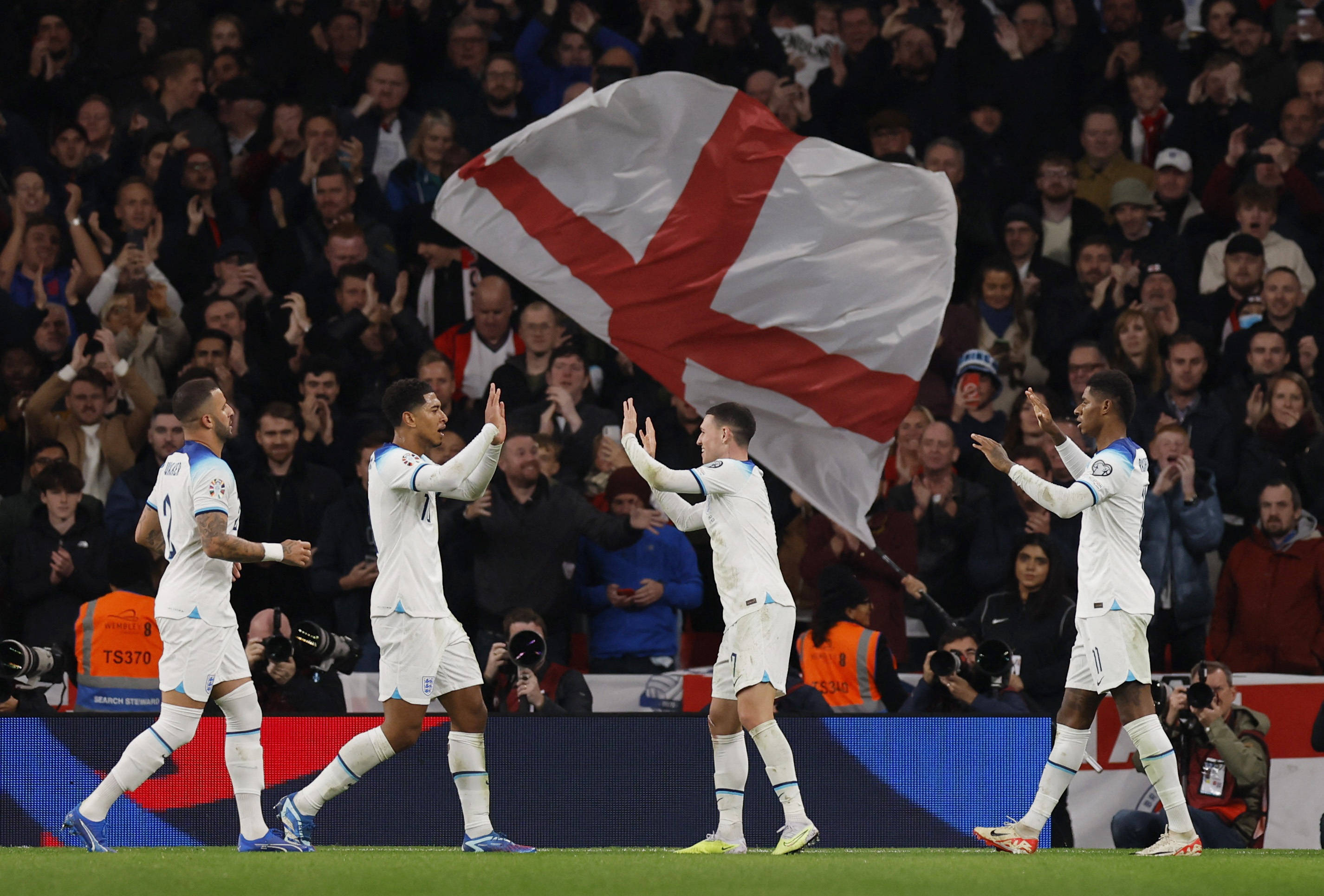 实时互动-英格兰球员在国际赛事中大放异彩获得好成绩的是谁